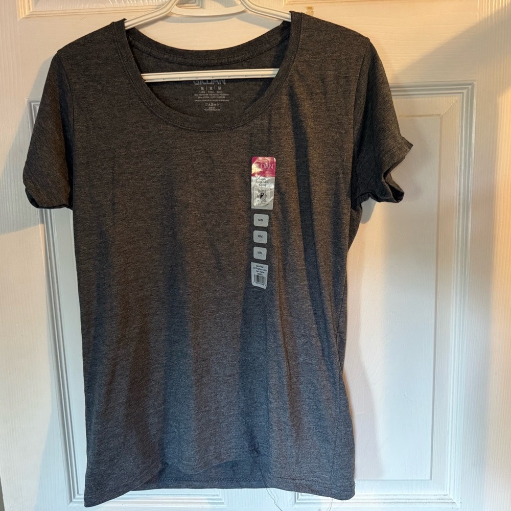 Gildan Ladies Scoop Neck Gray Short Sleeve Tee Shirt‎ Size M NWT